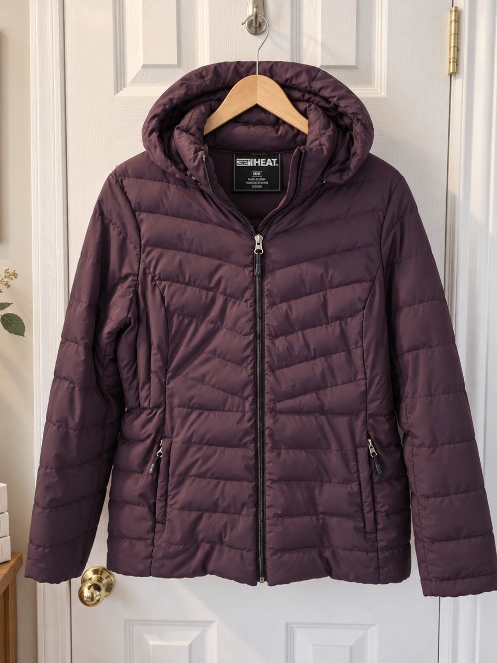 32 Degrees Heat Dark Plum Hooded Puffer Jacket Medium Lightweight